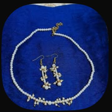 Necklaces & sets